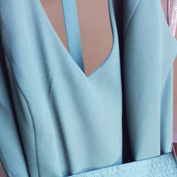 SOLD - Vera Wang Halter v neck dress - Picture 3 of 4